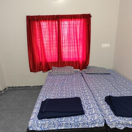 Aadishkti Bhakt Nivas Hotel Tuljapur Eksteriør billede