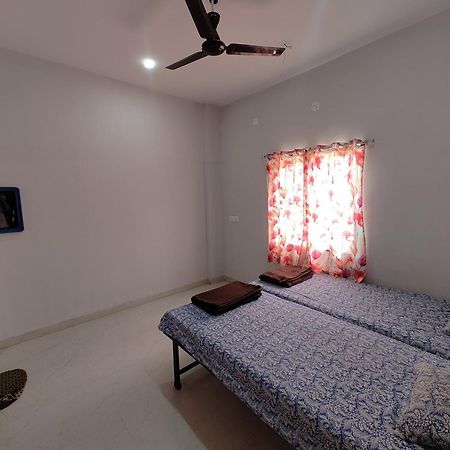 Aadishkti Bhakt Nivas Hotel Tuljapur Eksteriør billede