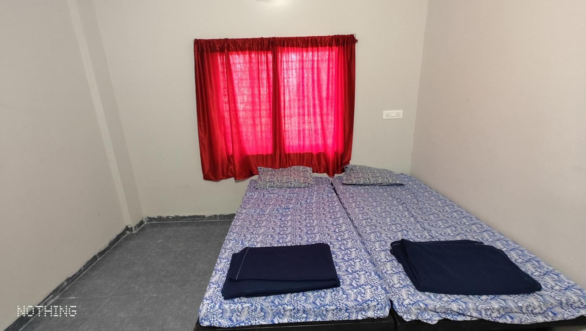Aadishkti Bhakt Nivas Hotel Tuljapur Eksteriør billede